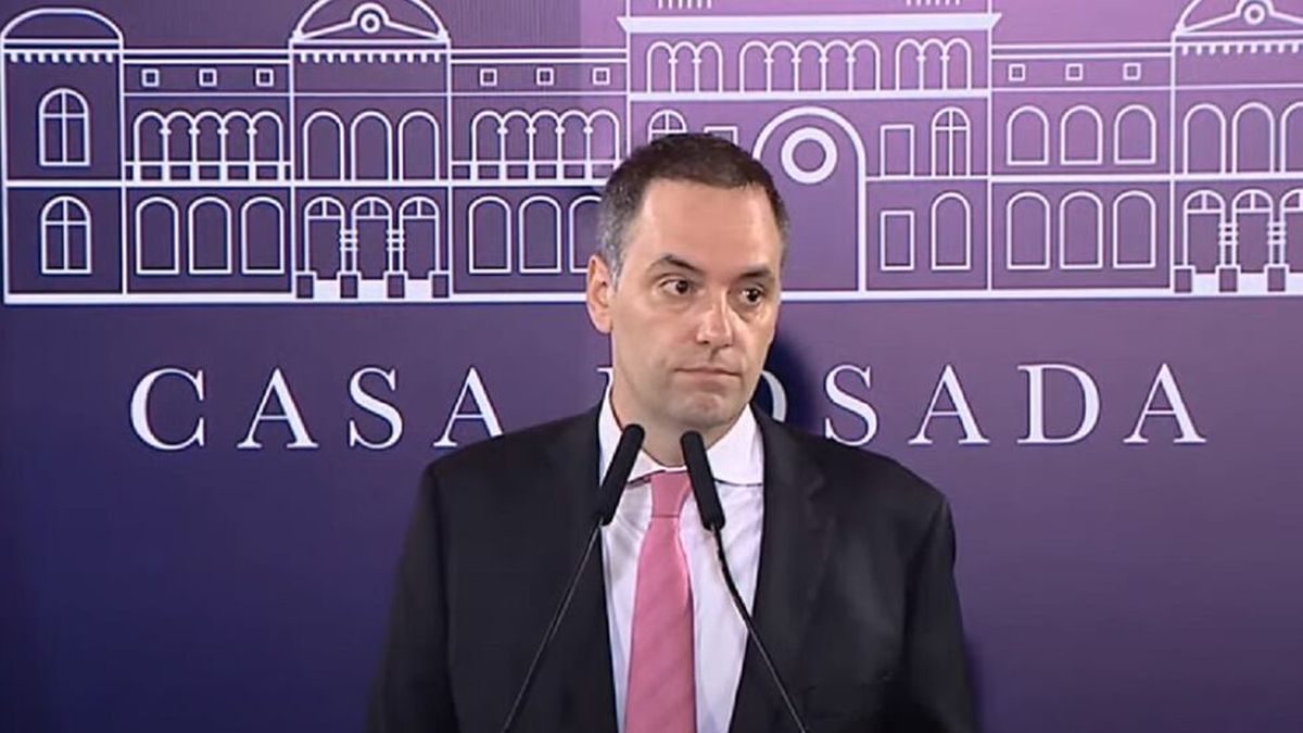 Con Milei en Israel, Adorni reaparece hoy en la misa homenaje al papa Francisco