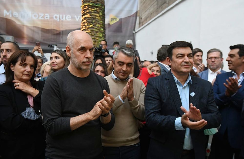 Horacio Rodríguez Larreta en Mendoza en la inauguración de la nueva sede del PRO en la provincia.Lo acompañan el Intendente de Lujan Sebastián Bragagnolo y Omar Demarchi Diputado Nacional.Foto: José Gutierrez / Los Andes