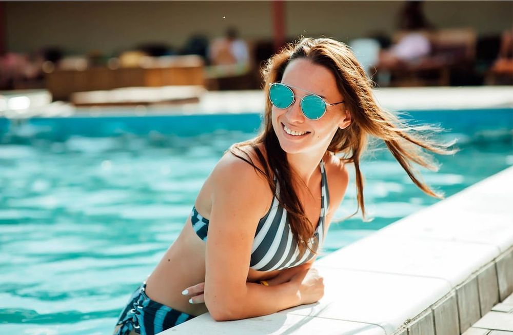 Durante el verano, el aumento de humedad en el área urogenital por el calor y el sudor favorece la aparición de infecciones urinarias.