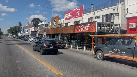 Un comercio abre y quince cierran en San Martín (Enrique Pfaab - Los Andes)