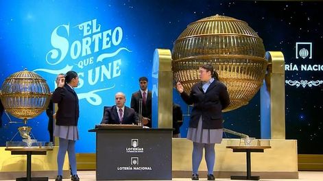 Los Andes | Una niña cantó el premio mayor en un sorteo de navidad y paralizó a los espectadores.