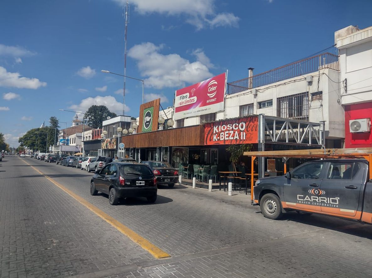 Un comercio abre y quince cierran en San Martín (Enrique Pfaab - Los Andes)