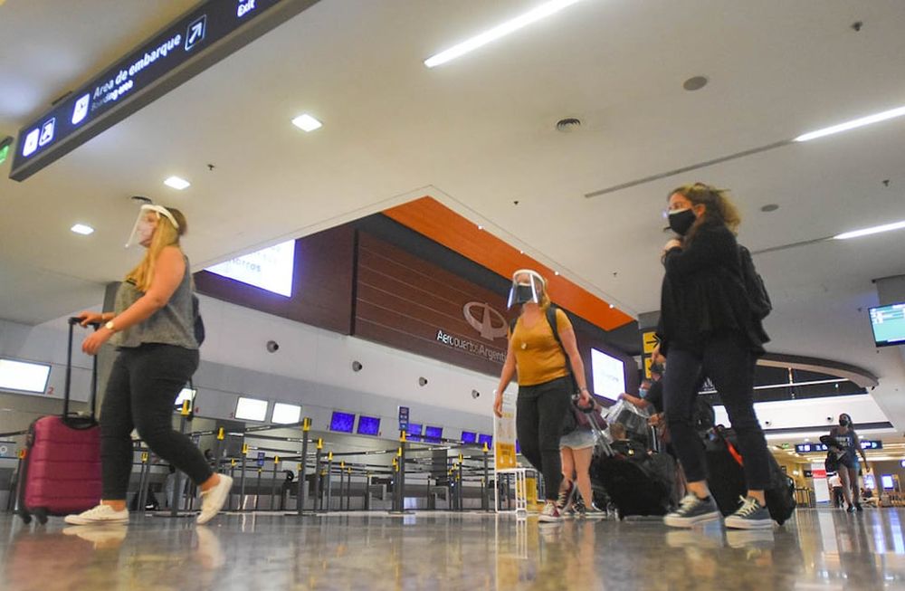 El radicalismo provincial insistió con su pedido a la Nación para habilitar la llegada de vuelos internacionales al aeropuerto El Plumerillo. / Los Andes