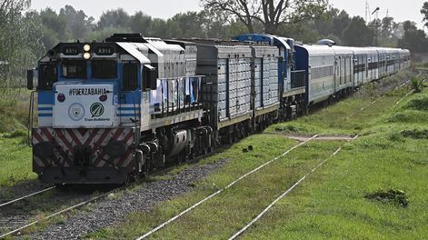 El Tren Solidario número 54 con destino a Bahía Blanca repelto de donaciones.&nbsp;
