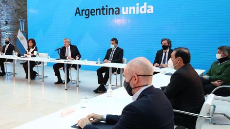 Los Andes | En el anuncio oficial del éxito del canje de deuda argentina estuvieron presentes la vicepresidenta, varios legisladores y gobernadores de la oposición.