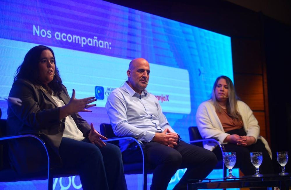 Ciclo Voces que Suman, con la presencia de Mariela Rossi, Nicolás Heredia y Verónica Pittolo, en el Auditorio de La Voz.  (Nicolás Bravo / La Voz)