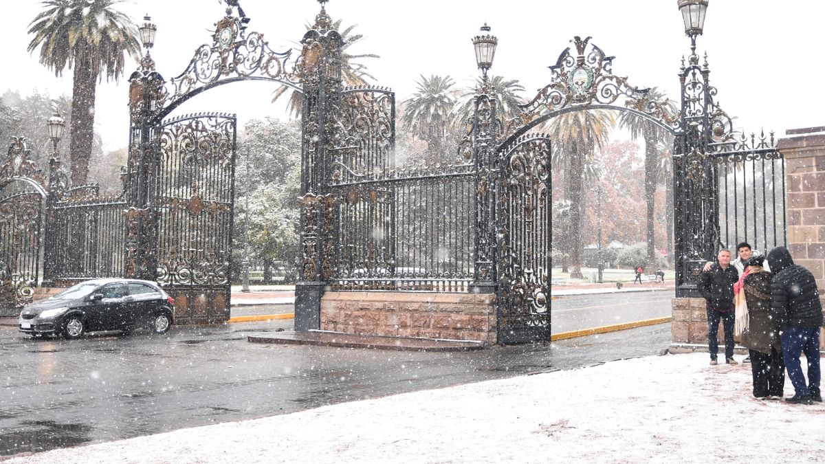 Rige alerta amarilla por nevadas en Mendoza: ¿llegará al llano?