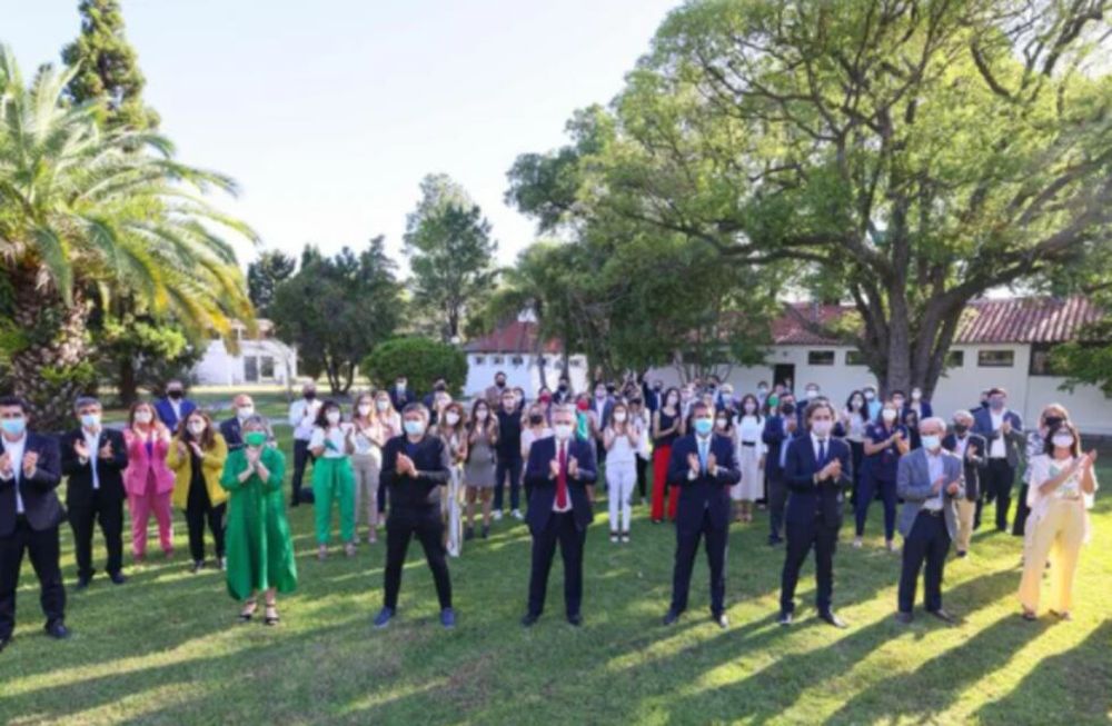 El Presidente convocó a los diputados oficilistas  a Olivos. Foto Twitter Alberto Fernández.