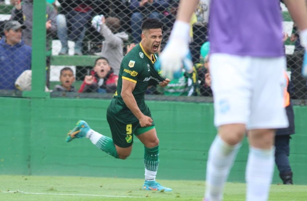 Uvita Fernández marcó dos goles para Defensa y Justicia. / Gentileza.
