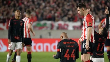 El festejo del final, con Estudiantes eliminado de la Copa Libertadores.