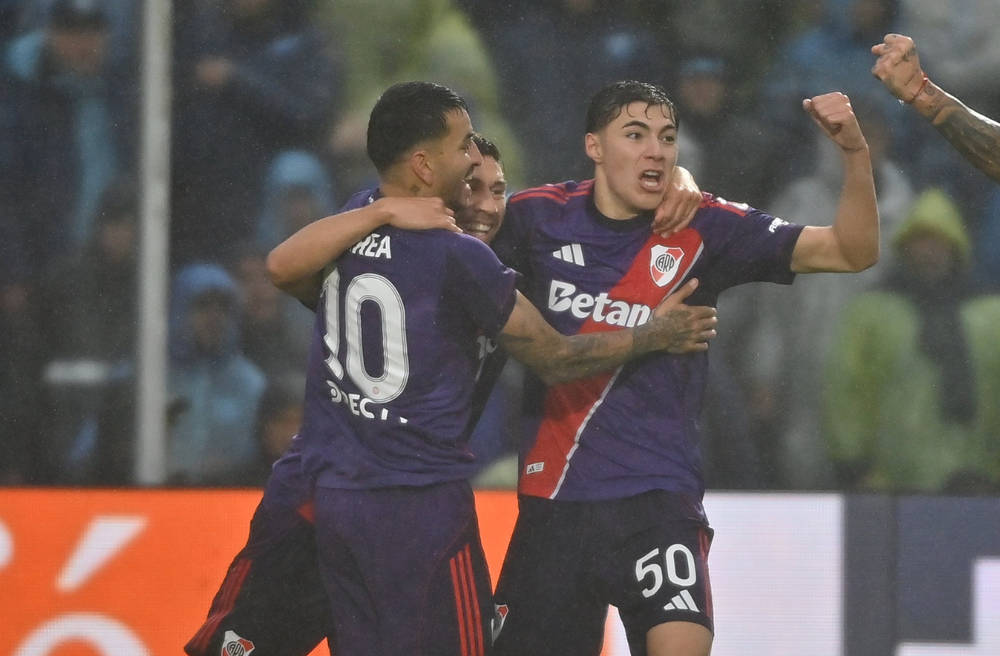 Tob&iacute;as Andrada grita su primer gol con la camiseta de River, en el duelo ante Atl&eacute;tico Tucum&aacute;n