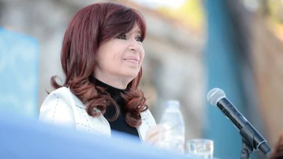 Cristina compartió una extensa carta en la que habló sobre el presidente, el FMI, la oposicón y hasta de los medios de comunicación. - Archivo / Los Andes