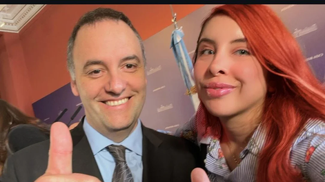 Adorni dijo fin y desmintió haber llevado a su community manager en el vuelo presidencial a Roma