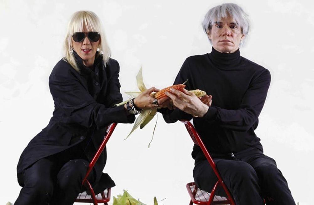 Uxart ofrece un paseo de realidad aumentada por obras que van de Minujin a Warhol.