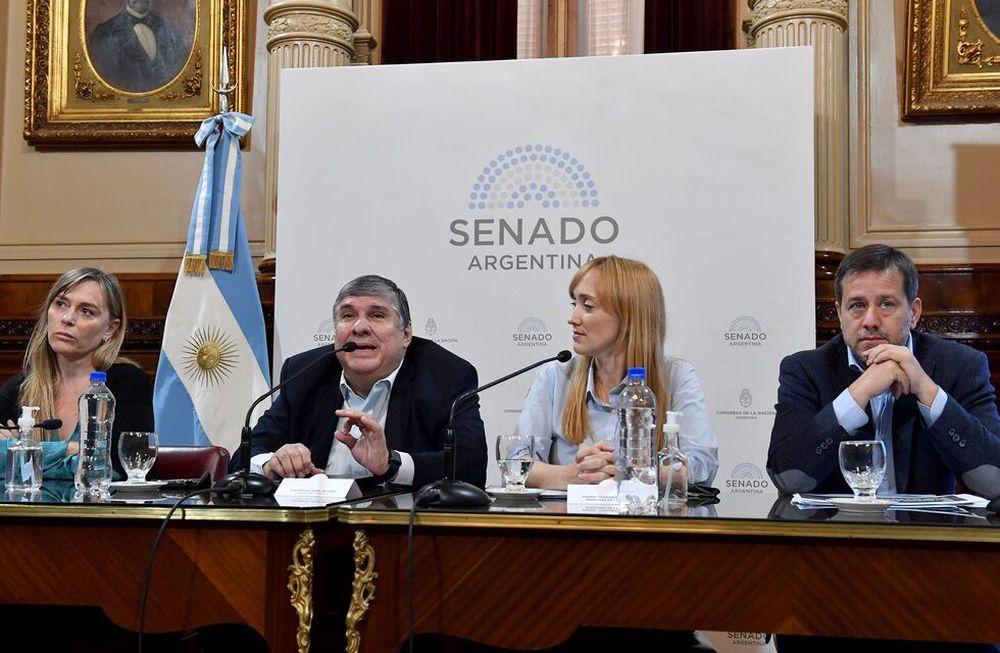 Conferencia de prensa del interbloque del Frente de Todos (FDT) en la que presentó el Proyecto de Ley Pago Previsional, en el salón Illia del Senado de la Nación, el 6 de Mayo del 2022, en Buenos Aires; Argentina. (Fotos: Mario Mosca/ Comunicación Senado).