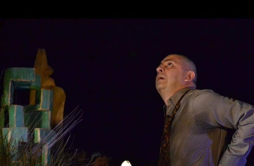El teatro Gladys Ravalle estrena un unipersonal y se repone de la pérdida de su sala.