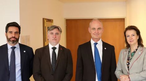 Los Andes | La Ministra de Exteriores Diana Mondino y el Sr. Carbonnier con la delegación del CICR en la Cancillería argentina en Buenos Aires