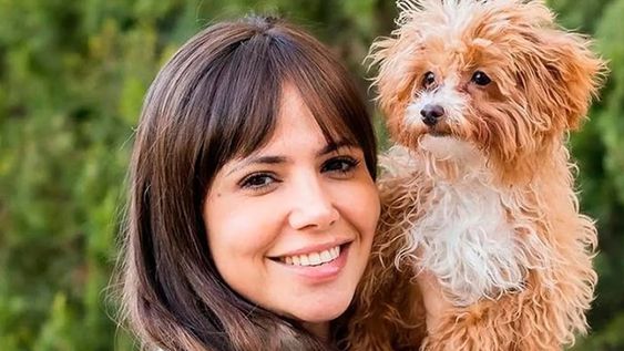 Así esta Caramelo, el perrito que adoptó Romina en Gran Hermano.