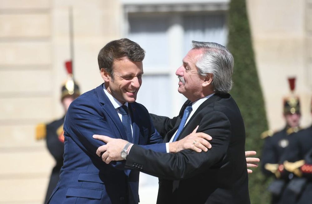 Alberto Fernández y Emmanuel Macron en Francia (Foto: Presidencia)