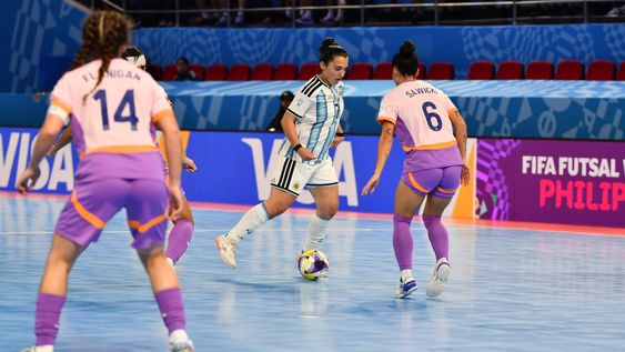 La&nbsp;Selección Argentina femenina de futsal&nbsp;mantuvo este jueves su&nbsp;arrollador paso&nbsp;por el primer&nbsp;Mundial de la historia organizado por FIFA.