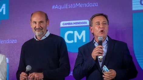 Los Andes | Rodolfo Suárez celebró el contundente triunfo de Cambia Mendoza, junto a su rival interno, Rodolfo Vargas Arizu, el empresario que se animó a hacer política y enfrentar al poderoso aparato radical.