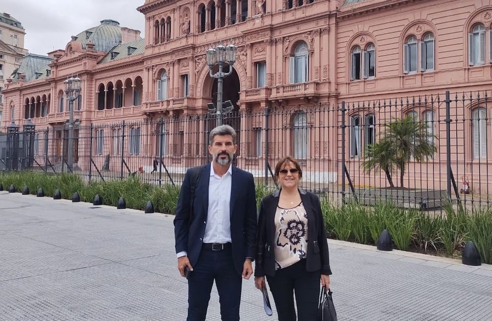 Ulpiano Suárez fue elegido vicepresidente del Foro Nacional de Intendentes Radicales. En la foto, junto a la presidenta, Inés Brizuela, intendenta de La Rioja.