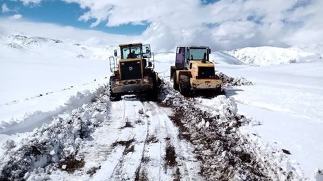 Continúan los trabajos de despeje en la Laguna del Diamante - Gentileza