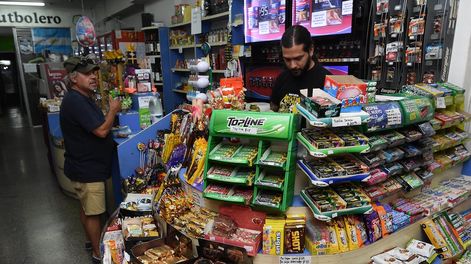 La Unión Kiosqueros de la República Argentina alertó sobre el inminente cierre de varios locales entre junio y julio. Gustavo Rogé / Los Andes