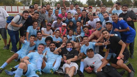 Los Andes | La alegría es solo gutierrina. En la final de la Liga Mendocina, Gutiérrez goleó por 5 a 2 a Andes Talleres y se consagró campeón. / Nicolás Ríos.