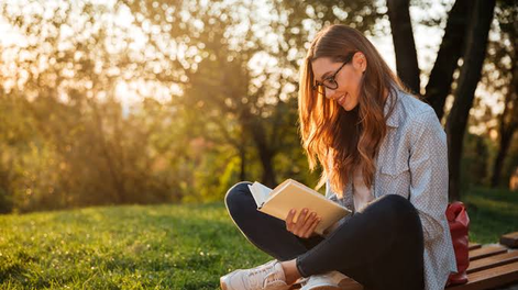 A través de sus estudios sobre psicología, el académico formuló la máxima que sintetiza su propuesta: Las personas más felices son aquellas que nunca dejan de aprender.