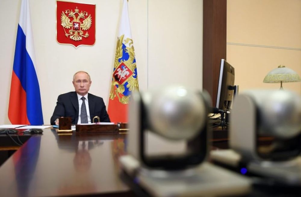 Este proyecto de ley hizo que aumentaran los rumores sobre una salida del poder de Putin, de 68 años, pero el Kremlin los desmintió, diciendo que el presidente gozaba de buena salud.