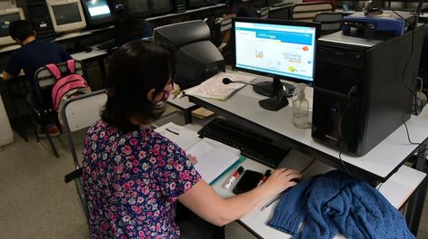 Hasta el 22 de agosto está abierta la convocatoria para que los docentes accedan a equipos y recuperen el 40% de lo que inviertan para gastar en lo que quieran. Foto: Orlando Pelichotti / Los Andes