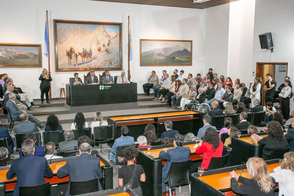 Intendentes ajustan el gasto político en medio del derrumbe de la recaudación