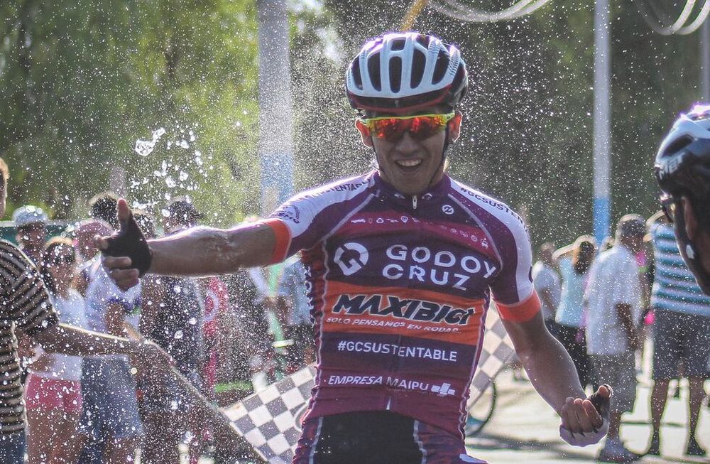 El “Sicario” Renzo Obando remató la exhibición de la Muni de Godoy Cruz
