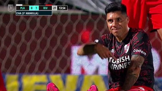 Señala su codo luxado.