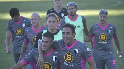 ¡Qué bien se te ve Lobo! Cinco partidos, cuatro triunfos y puntero de la zona A junto Tigre. / Orlando Pelichotti (Los Andes).