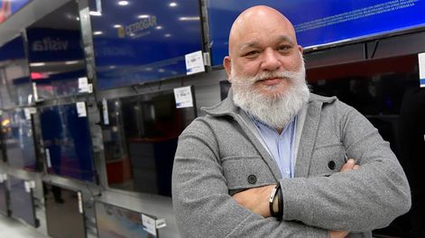 Los Andes | El gerente de la nueva sucursal en Mendoza de la empresa de electrodomésticos y artículos de electrónica, Cetrohogar, habló sobre la política de expansión de la firma en la provincia. / Foto: Orlando Pelichotti/ Los Andes