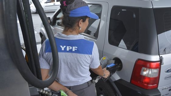 YPF volvió a subir el precio de los combustibles este jueves en Mendoza. Foto:Los Andes
