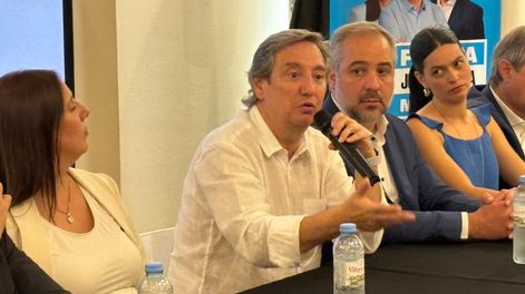 El candidato a diputado nacional del PJ aseguró que el peronismo se mantiene unido de cara a las elecciones y cuestionó los cambios de alianza del gobernador mendocino.