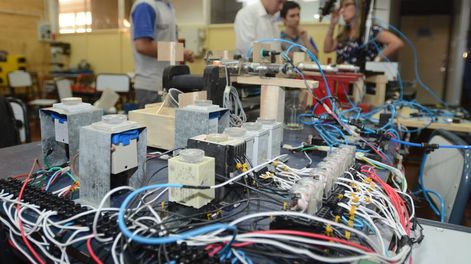 Inteligencia artificial: nuevo reto para la educación - Por Débora Schapira