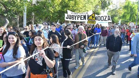 Movilización en defensa al recorte a las universidades.