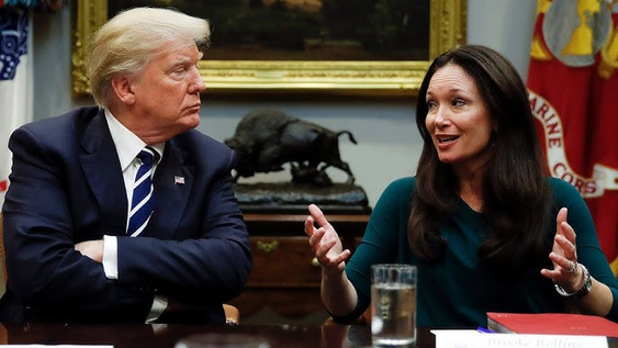 La secretaria de Agricultura de los Estados Unidos, Brooke Rollins, junto al presidente Donald Trump.