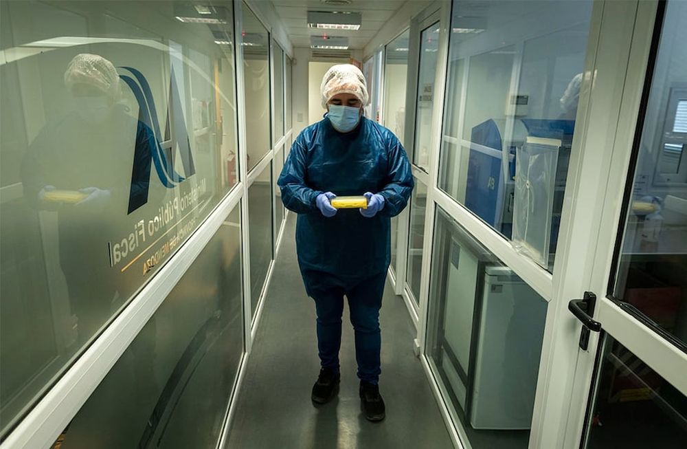 Detectives de ADNEl Laboratorio de Huellas Genéticas que tiene la provincia de Mendoza, fué clave para resolver los últimos femicidios que se produjeron en la provincia. El laboratorio una el sistema CODIS que es el mismo que usa el FBI Foto: Archivo / Los Andes