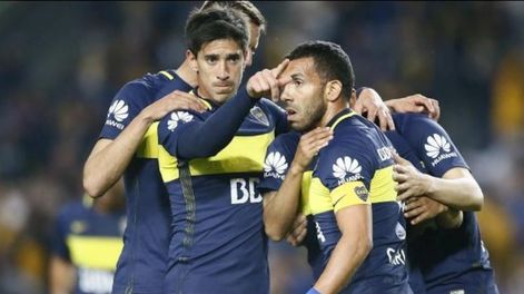 Después de la clasificación, Pablo Pérez y Carlos Tevez tiraron sus dardos