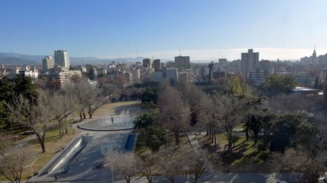 Los Andes | Un frente frío proveniente del Sur hará bajar el mercurio notablemente. El jueves la temperatura volverá a subir. Foto: Orlando Pelichotti / Los Andes