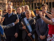 El gobernador Alfredo Cornejo encabezó el acto oficial por el aniversario 216 de la Revolución de Mayo