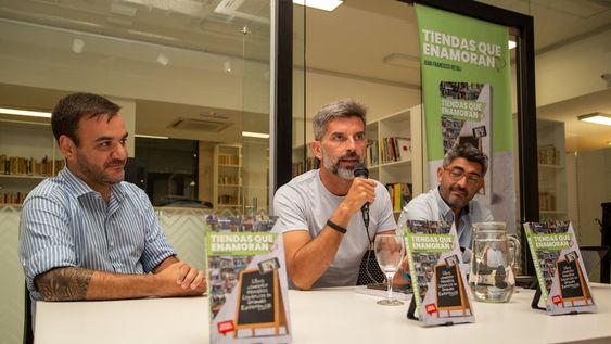 Ulpiano Suarez participó en la presentación del libro “Tiendas que Enamoran”