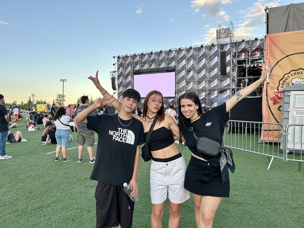 Luciana, Malena y Ciro compartieron en familia los shows de Piti, La Franela y Ciro y los Persas en el Hipódromo