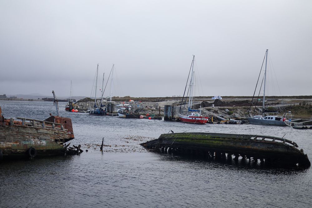 Naufragio de embarcaciones en el Puerto Argentino.