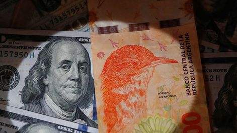 El dólar blue tuvo un leve repunte hoy en Mendoza, pero no logra revertir la tendencia a la baja